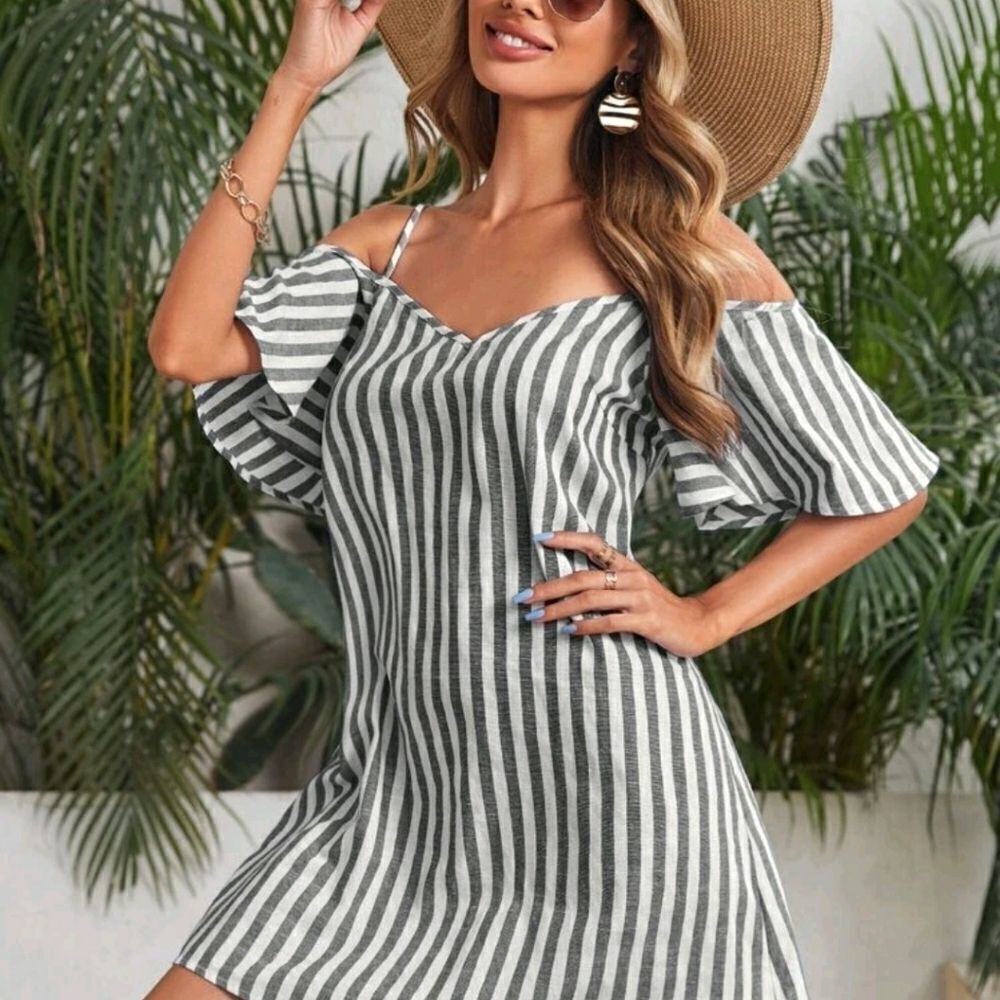 Cold Shoulder Striped Dress - Picture 4 of 6